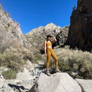 Girlfriend Collective Compressive Legging - SADDLE